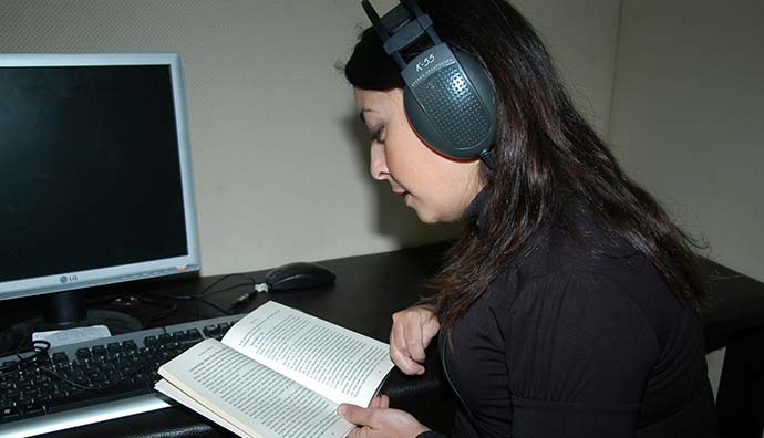 Evde kal, kitaplara ses ver