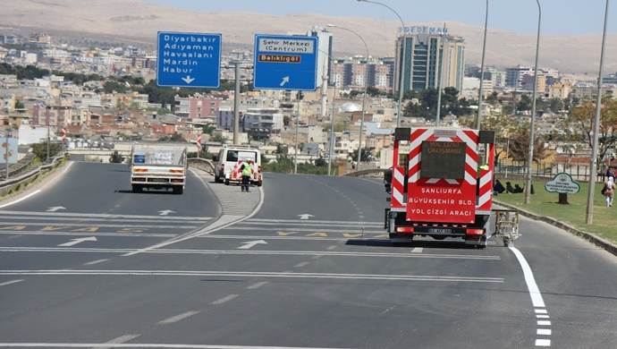 BÜYÜKŞEHİR’DEN YOL İŞARETLEME ÇALIŞMASI