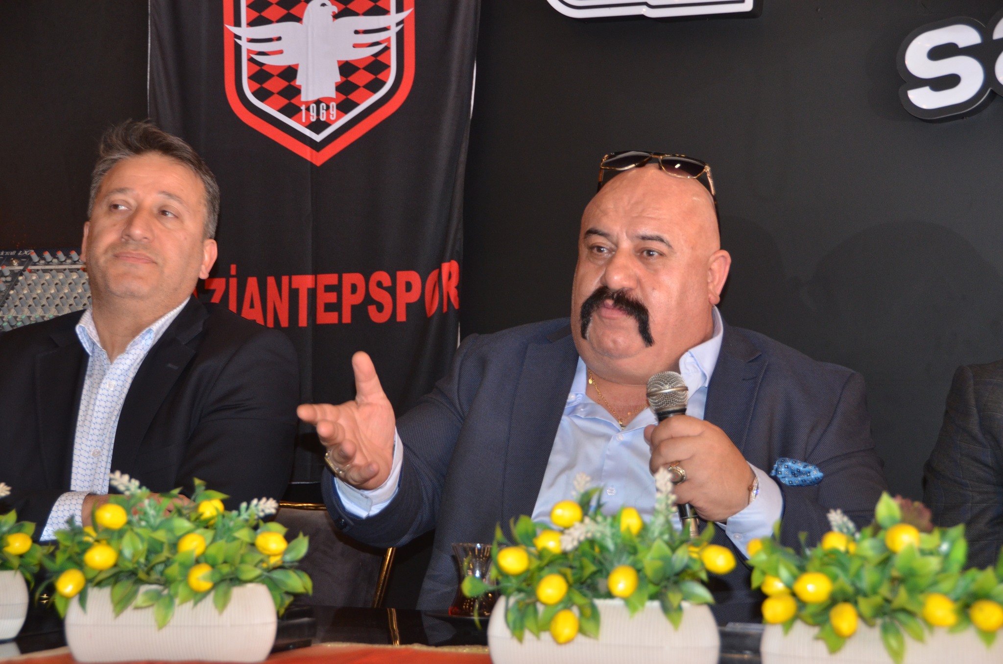 Bir 2 kişi ve şunu diyen bir yazı '1969 S IANTEPSPOR' görseli olabilir